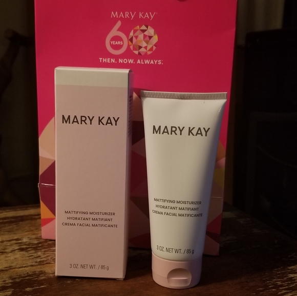 Mary Kay® Mattifying Moisturizer 3 oz. - Picture 1 of 3